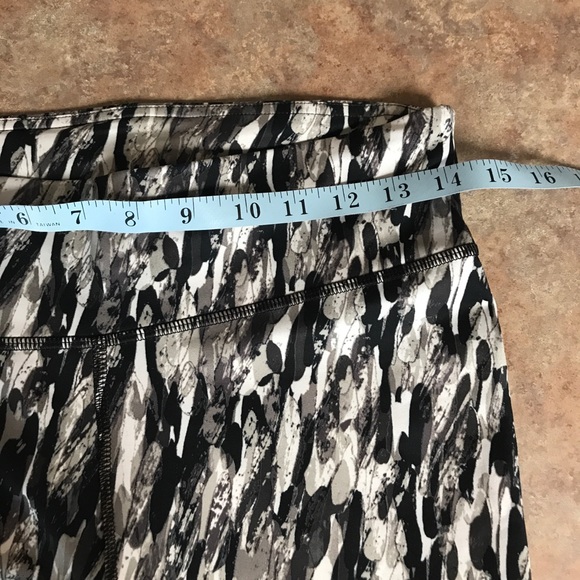 UA Womens Fly by printed Capri 1248730 - Picture 6 of 11